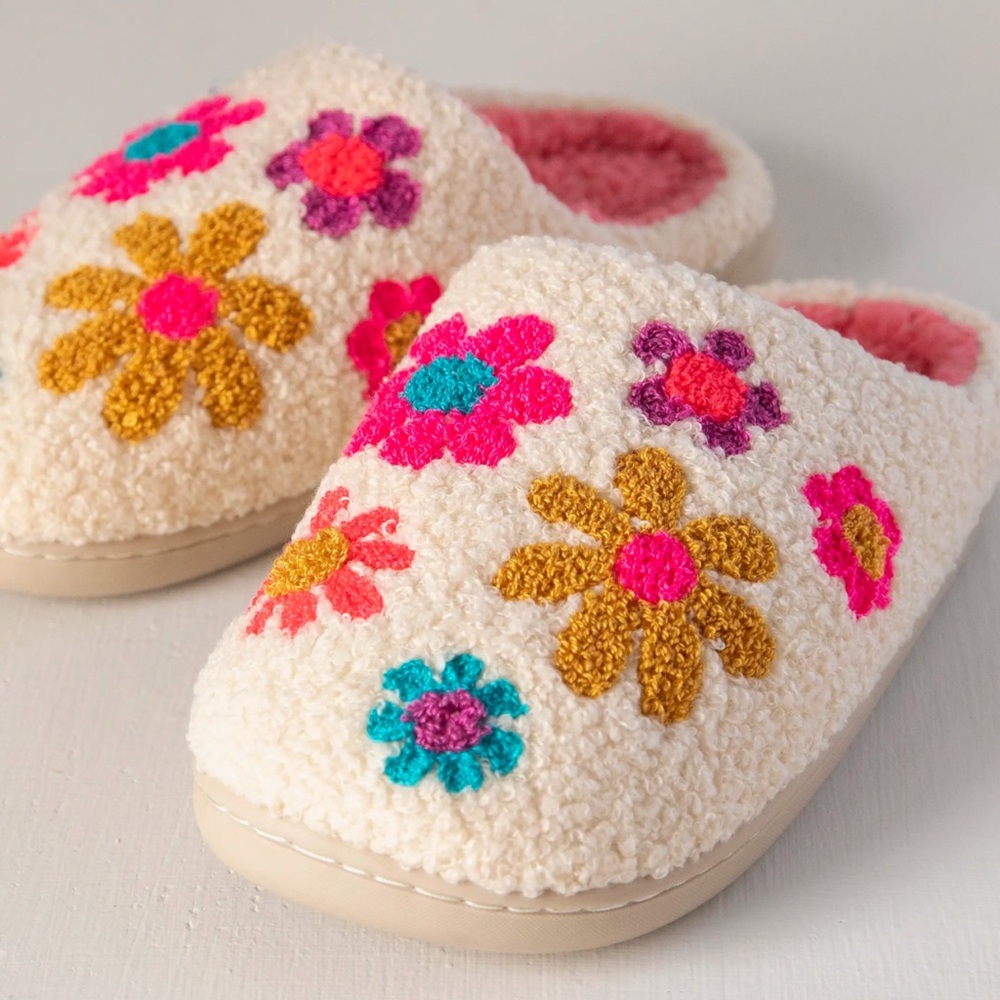 NEW Natural Life boho daisy slippers